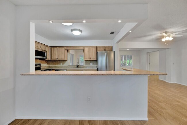Building Photo - Beautiful 3-Bed / 2 Bath Pool Home in Sara...