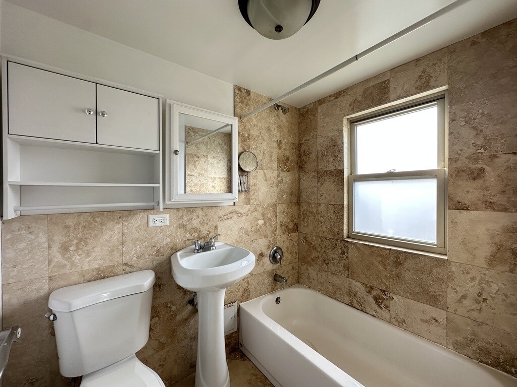 Building Photo - 7632 N Milwaukee Ave