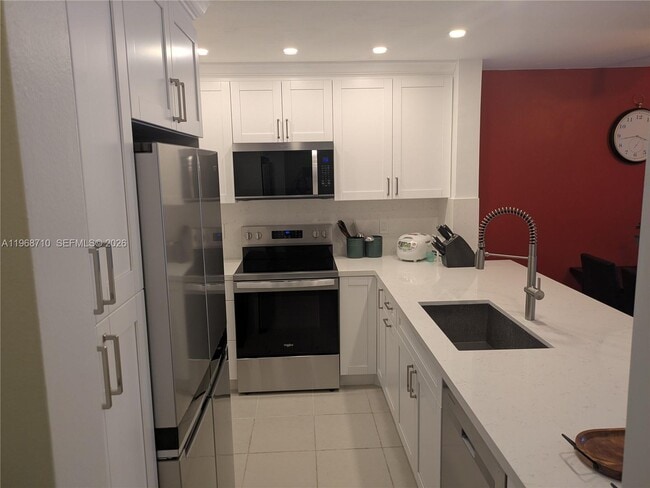 Building Photo - 9621 SW 77th Ave