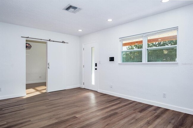 Building Photo - 781 40th Ave NE