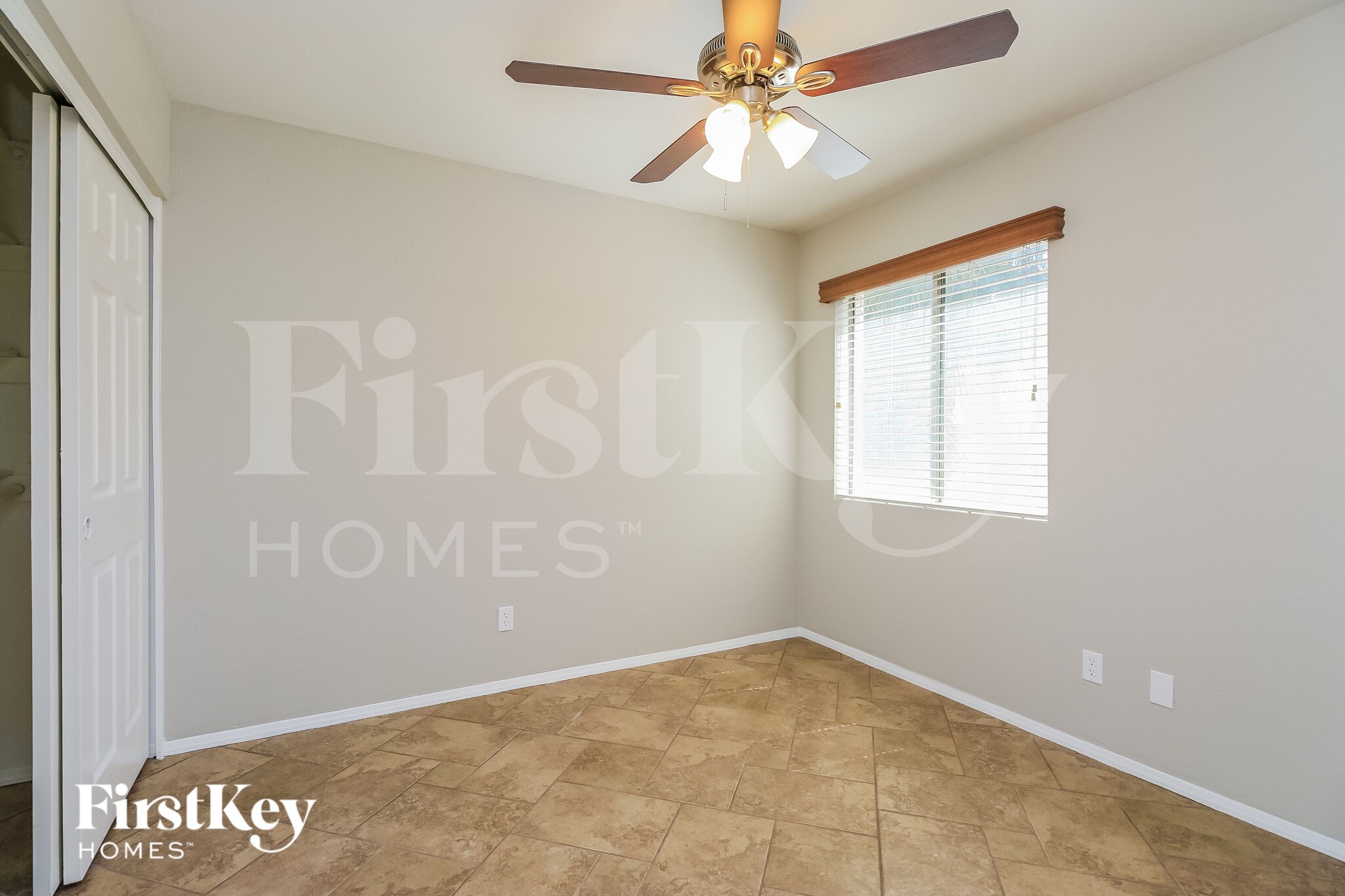 Building Photo - 1388 N Santa Anna Ct