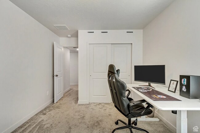 Building Photo - 2003 Red Yearling Dr