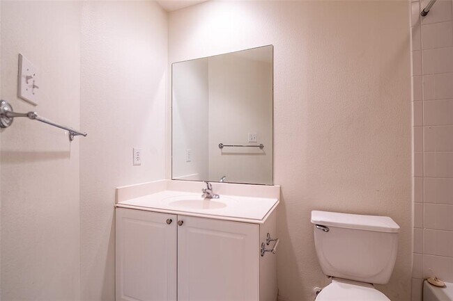 Building Photo - 16 Scarlet Woods Ct