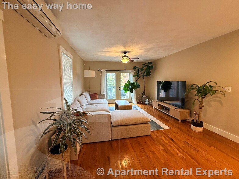 Building Photo - 119 Central St