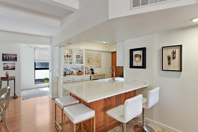 Building Photo - 250 S Ocean Blvd