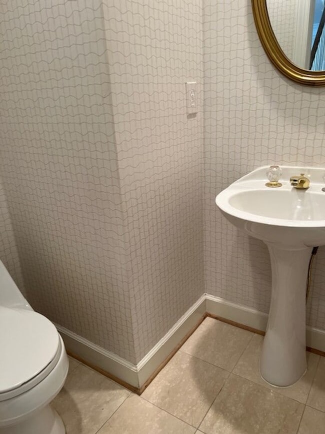 Building Photo - LUXURIOUS MAGRUDER BUILT TOWNHOME