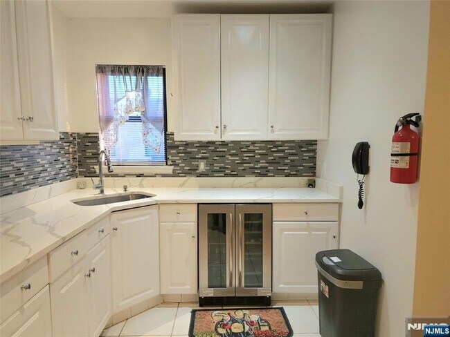 Building Photo - 8915 Bergenwood Ave