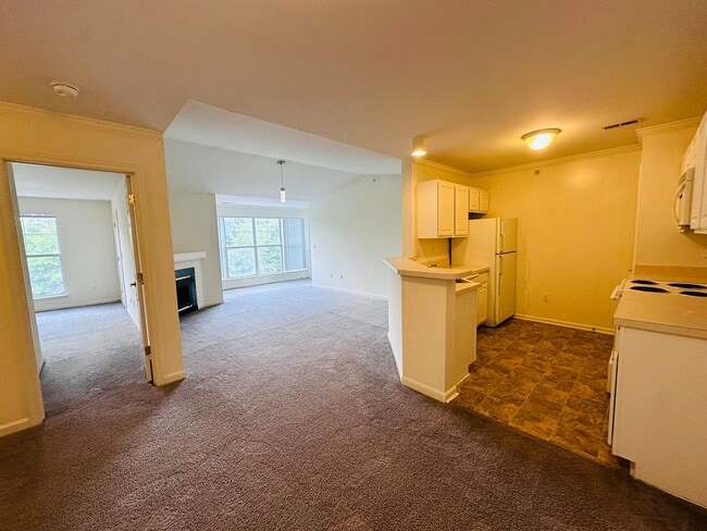 Building Photo - 303 N Knollwood Dr