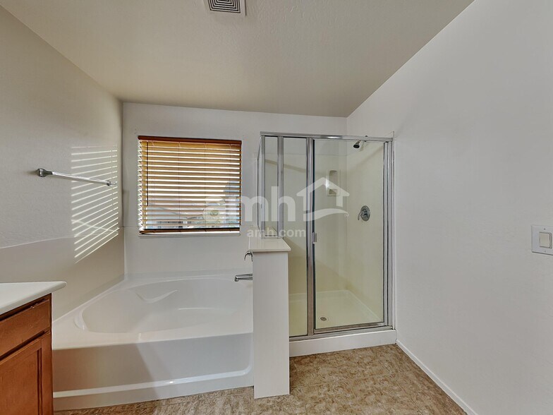 Building Photo - 18015 W Carol Ave