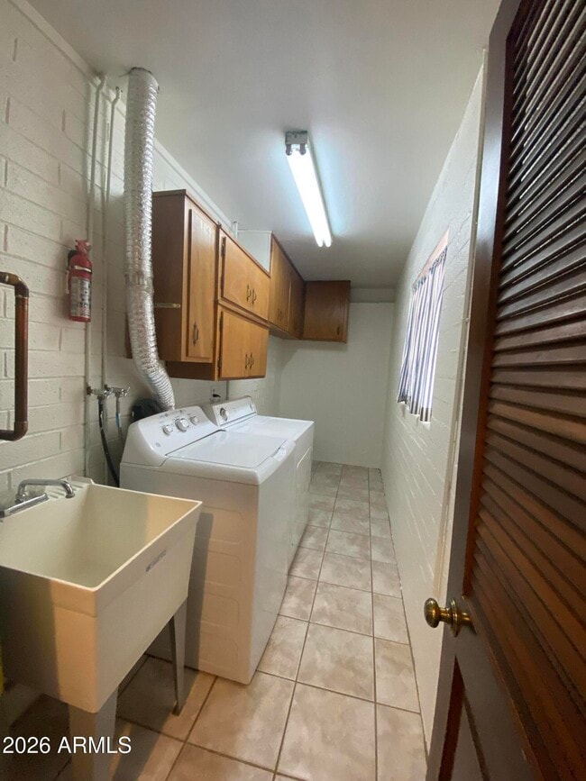 Building Photo - 8215 E Windsor Ave