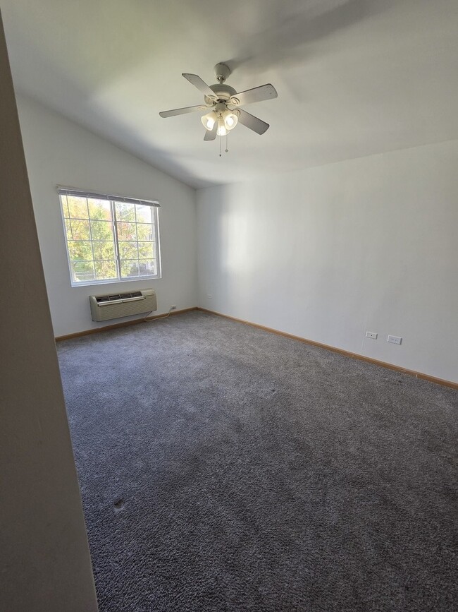 Building Photo - 2125 Silverstone Dr