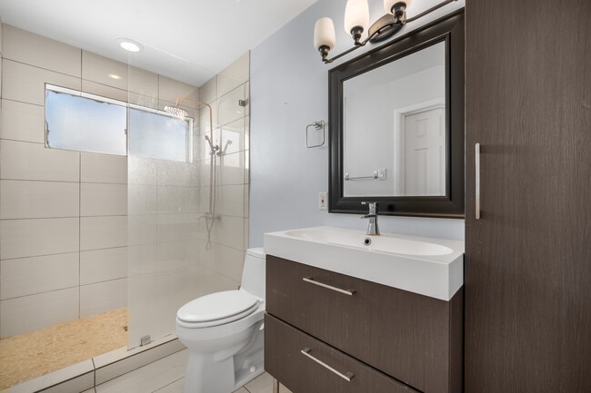 Building Photo - 309 Stratford St