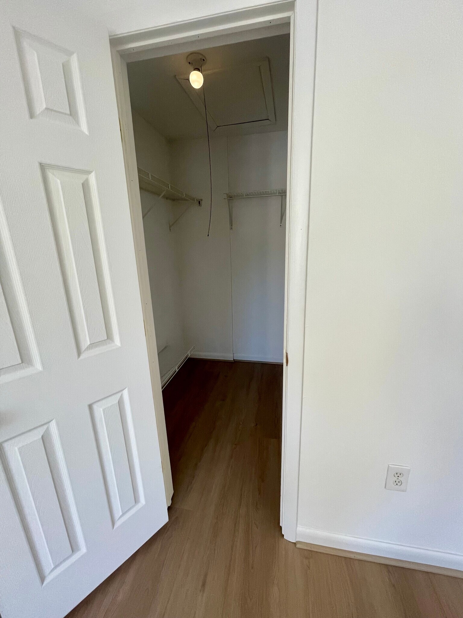 Walk-In Closet - 95 Driftwood Ct