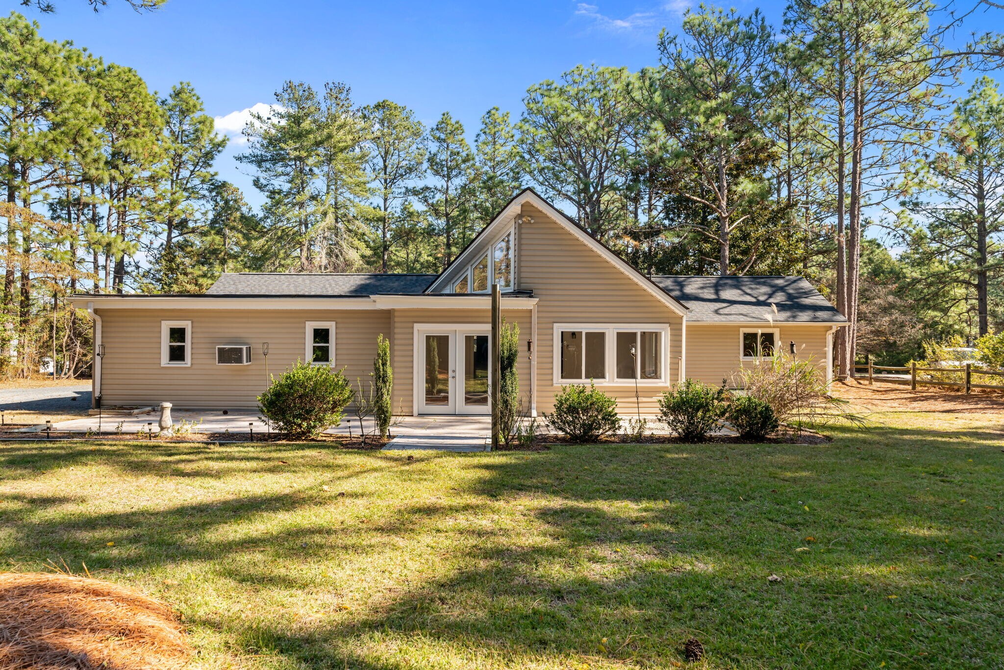 Building Photo - 53 Pine Lake Dr