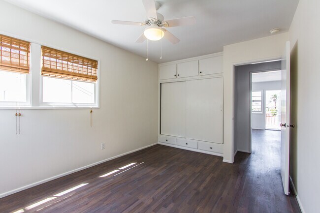 Building Photo - 502 Poinsettia Ave