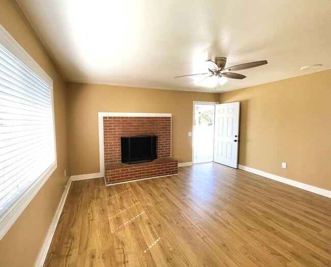 Building Photo - 5250 Whispering Creek Dr