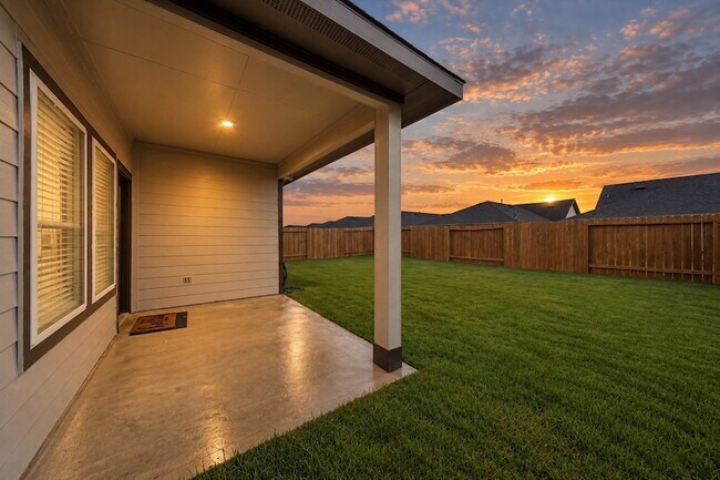Building Photo - 31638 Featherstone Trl