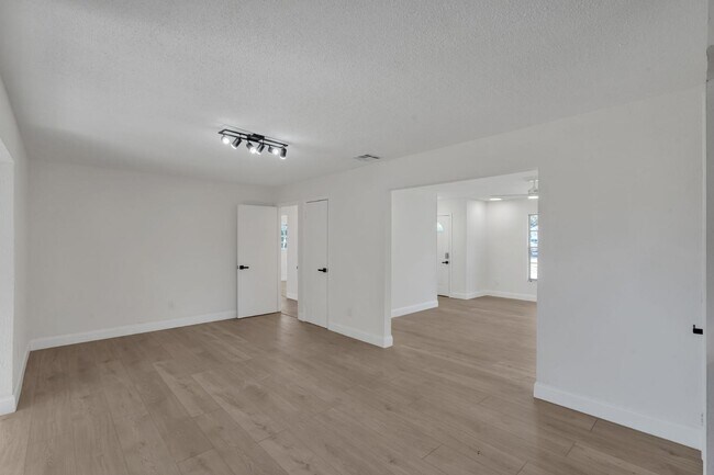 Building Photo - 1303 Charles St