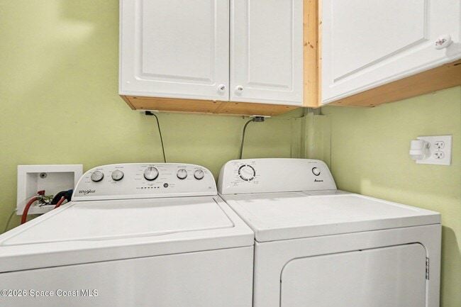 Building Photo - 1047 Small Ct