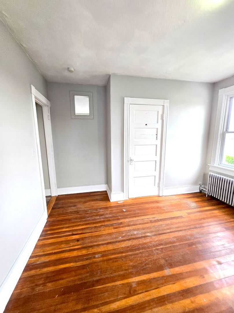 Building Photo - 457 Admiral St