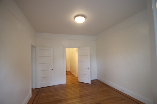 Building Photo - 201 Orange St