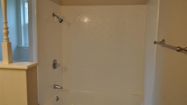 Building Photo - 2232 Shady Brook Dr