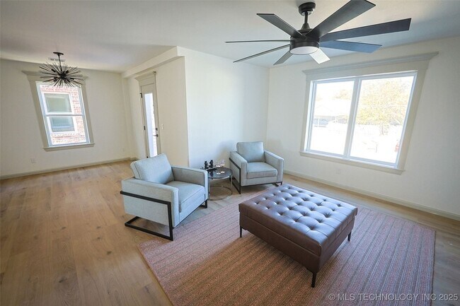 Building Photo - 112 W 2nd St