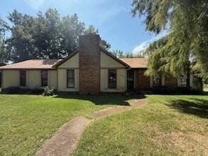 Building Photo - 816 Hart Dr