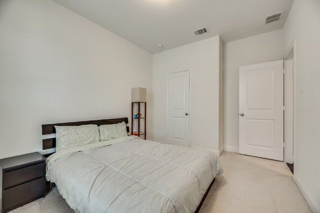 Building Photo - Charming 3-Bedroom Retreat with 2 Full Baths in Roanoke