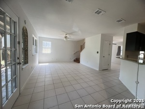 Building Photo - 568 Lake Forest