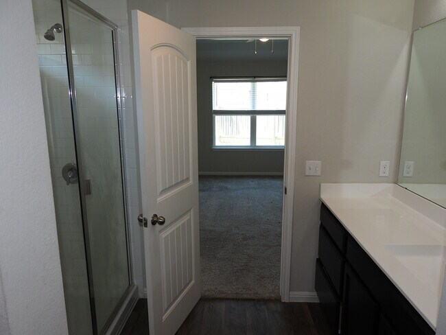 Building Photo - 621 Callahan Ln