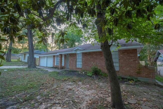 Building Photo - 3318 Kentwood Dr