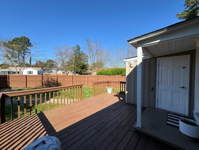 Building Photo - Welcome to this charming bungalow-style home!