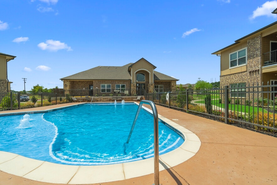 Primary Photo - Willow Creek Apartments