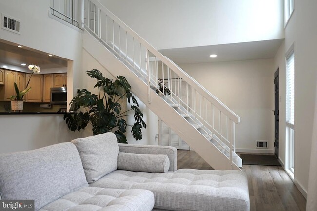 Building Photo - 129 Willow Pl