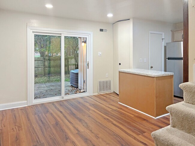 Building Photo - Holiday Special! 2 Bed in Henrico Neighborhood – No Application Fee This Season!