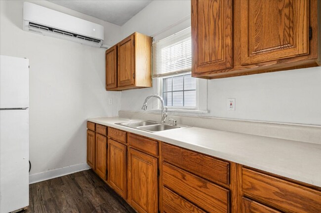 Building Photo - 3011 Montana Ave