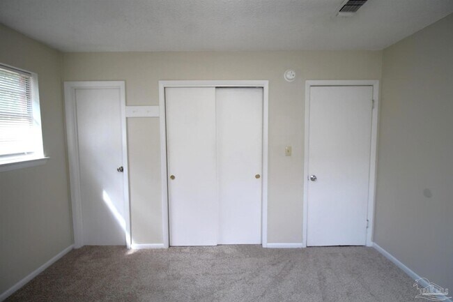 Building Photo - 3219 Fresno Ave