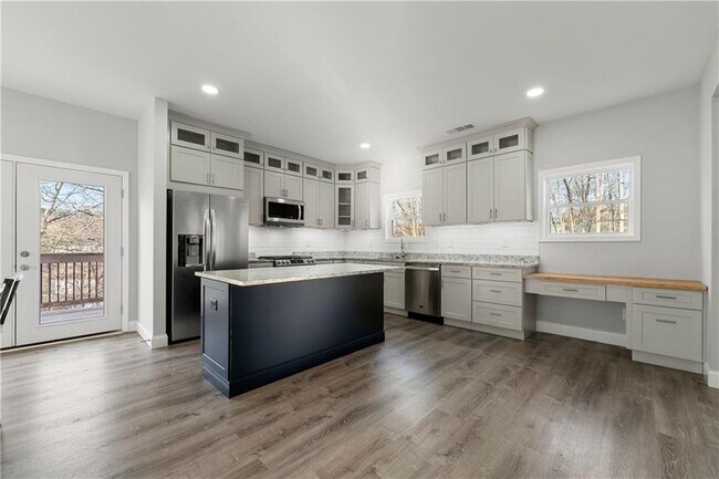 Building Photo - 450 Oliver Ridge Dr