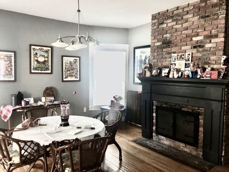 Building Photo - 24 Brantford Pl