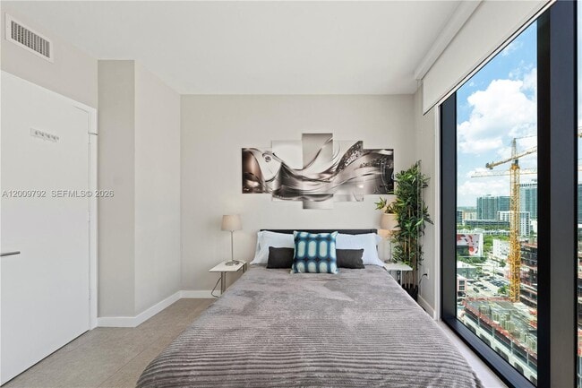 Building Photo - 460 NE 28th St