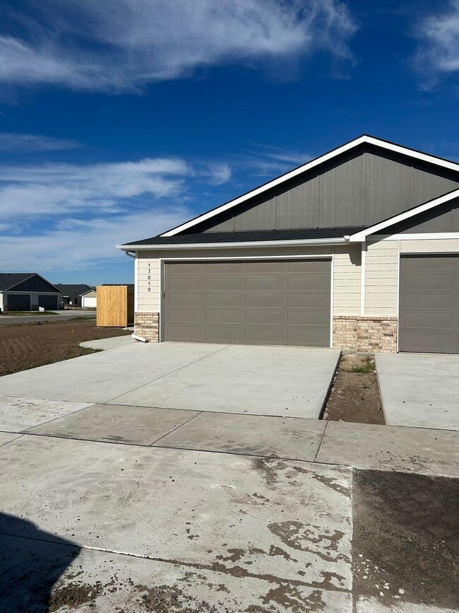 Building Photo - 17010 Kashmir St