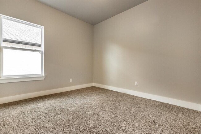 Building Photo - 2541 Fallview Dr