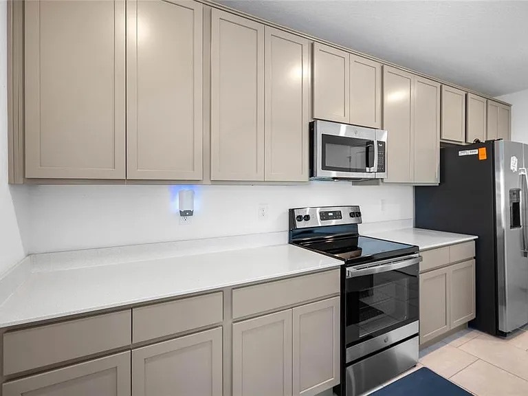 Open Kitchen - 884 Timberland Dr