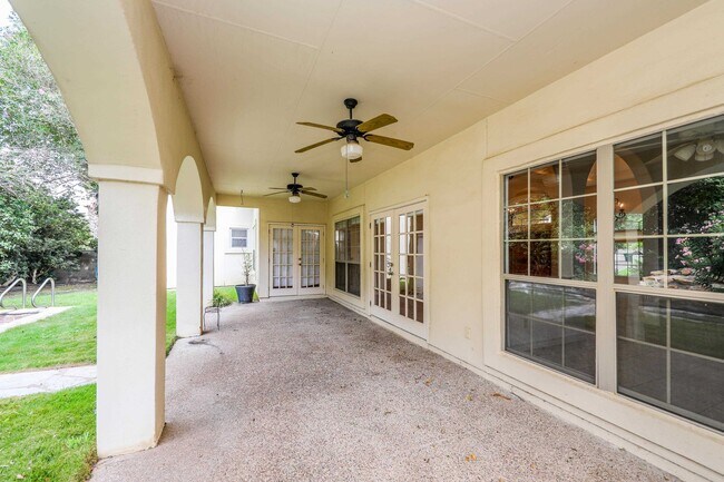Building Photo - 342 St Julien Dr
