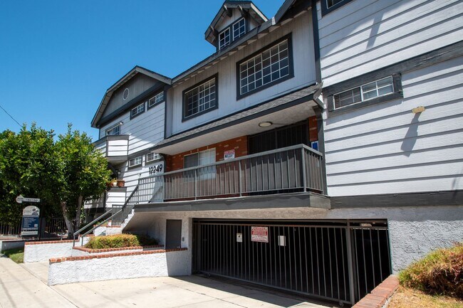 Building Photo - 12249 Oxnard St