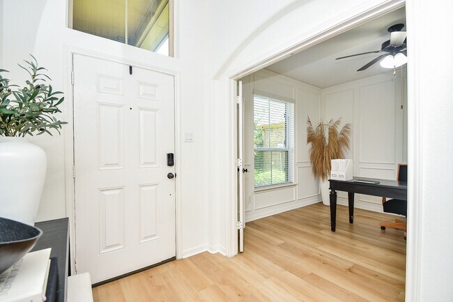 Building Photo - 24119 Via Renata Dr