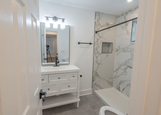 Building Photo - 3822 Bakers Ferry Rd SW