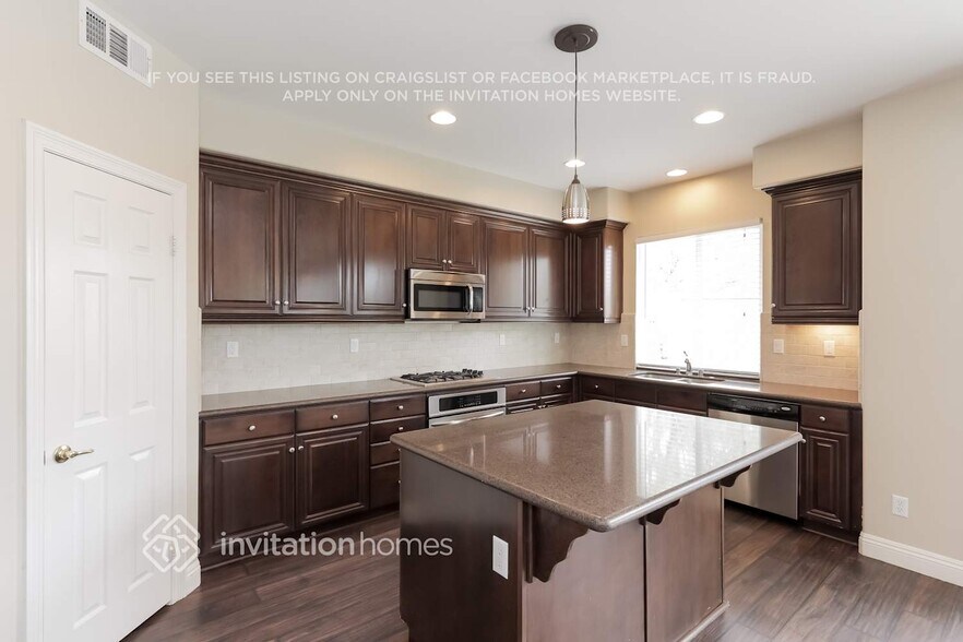 Building Photo - 35422 Snead St