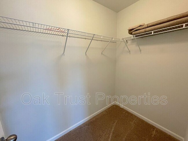 Building Photo - 156 Blackwater Way